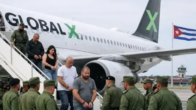 Imagen de Cuba recibe un nuevo vuelo con 96 migrantes deportados: regresan a la crisis que los hizo huir